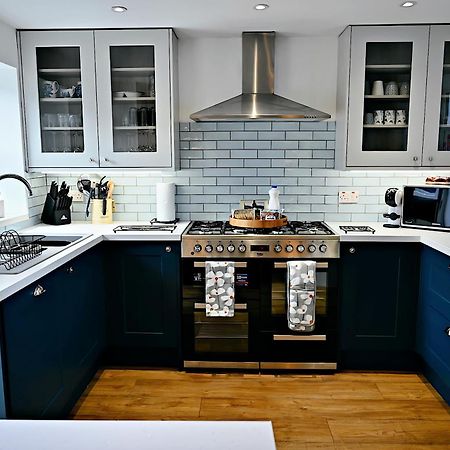 Porthmadog, Sleeps 11, 5 Bedrooms, 5 Bathrooms, Mountain Views 외부 사진