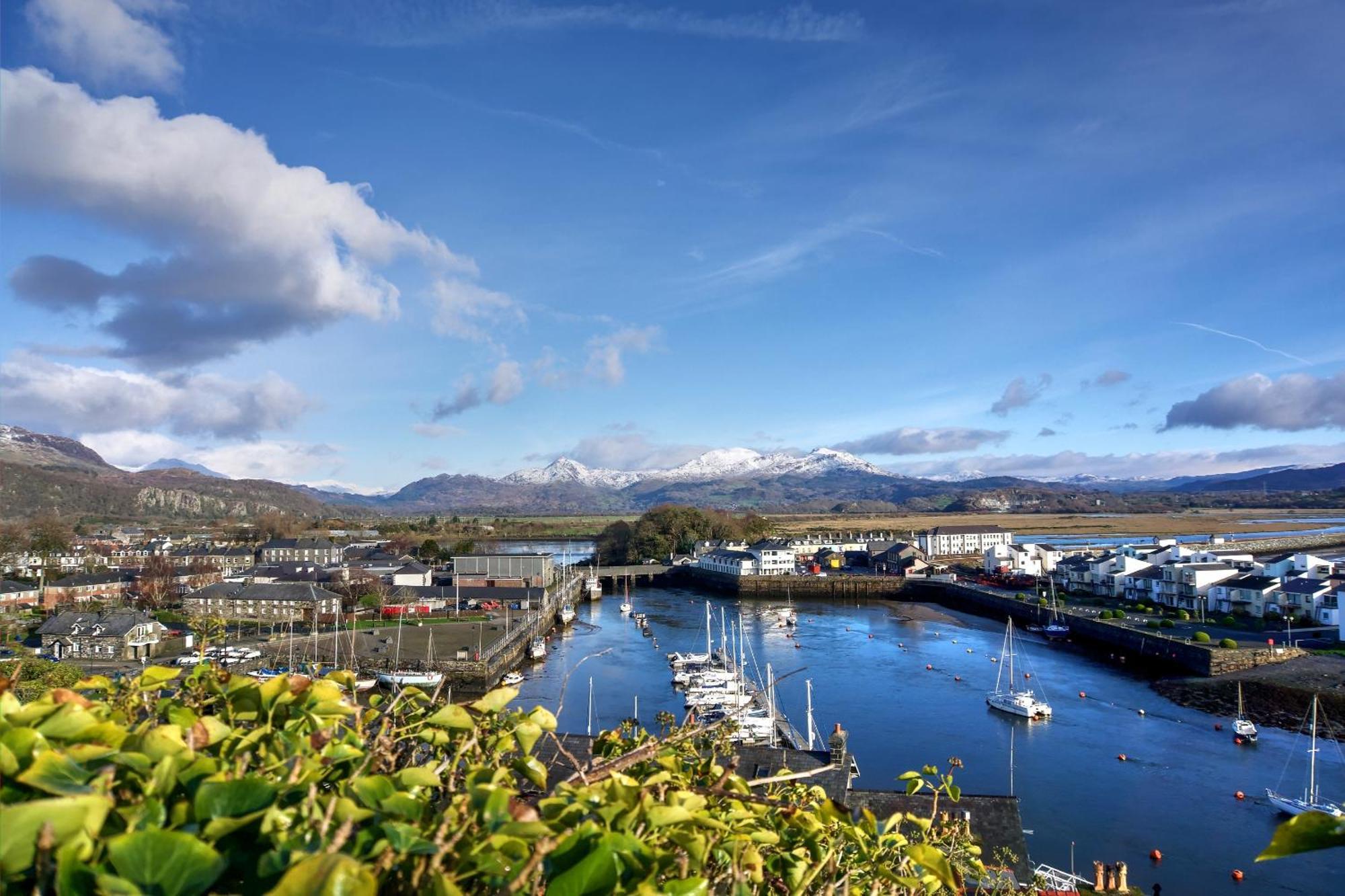 Porthmadog, Sleeps 11, 5 Bedrooms, 5 Bathrooms, Mountain Views 외부 사진