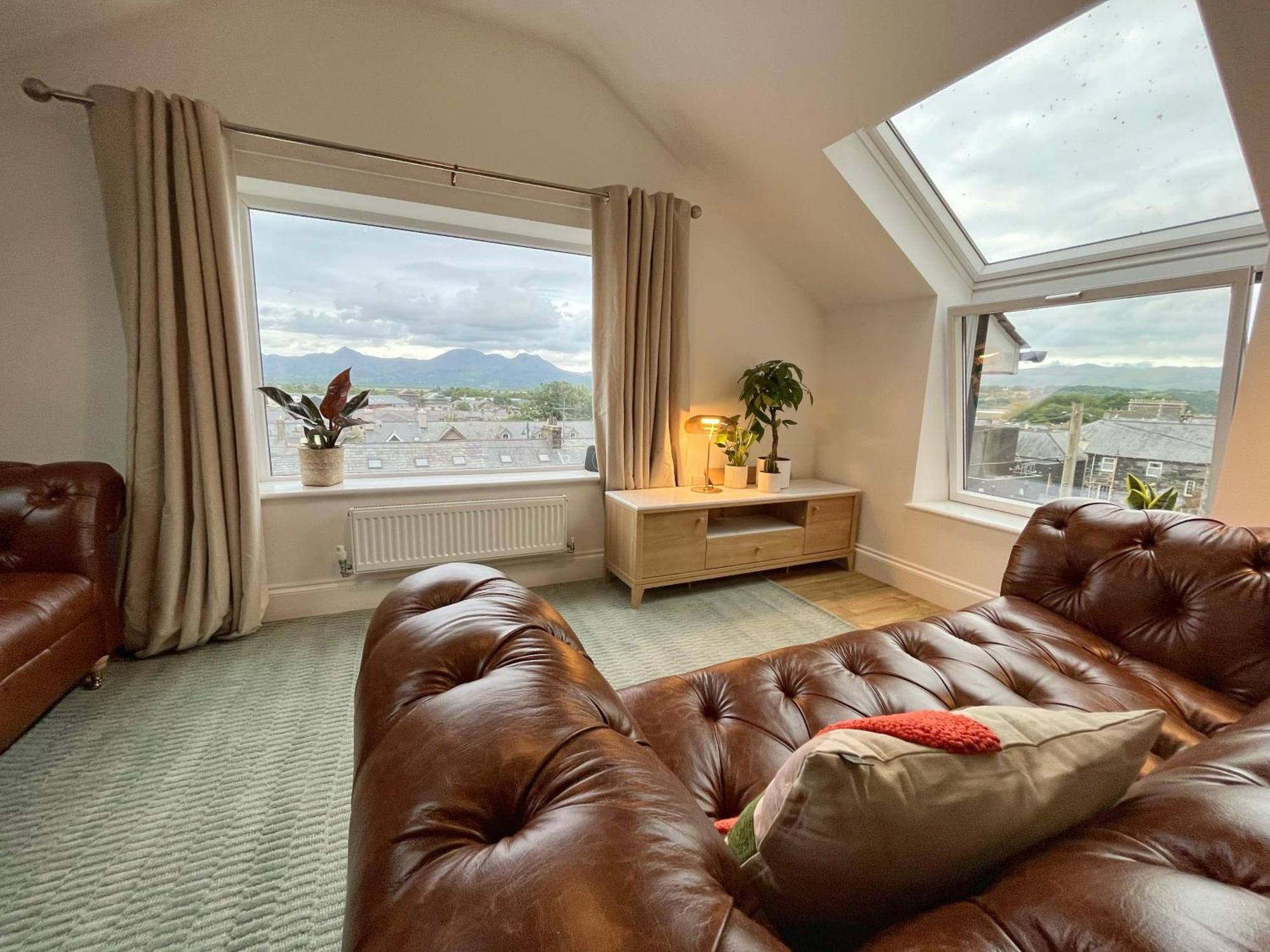 Porthmadog, Sleeps 11, 5 Bedrooms, 5 Bathrooms, Mountain Views 외부 사진
