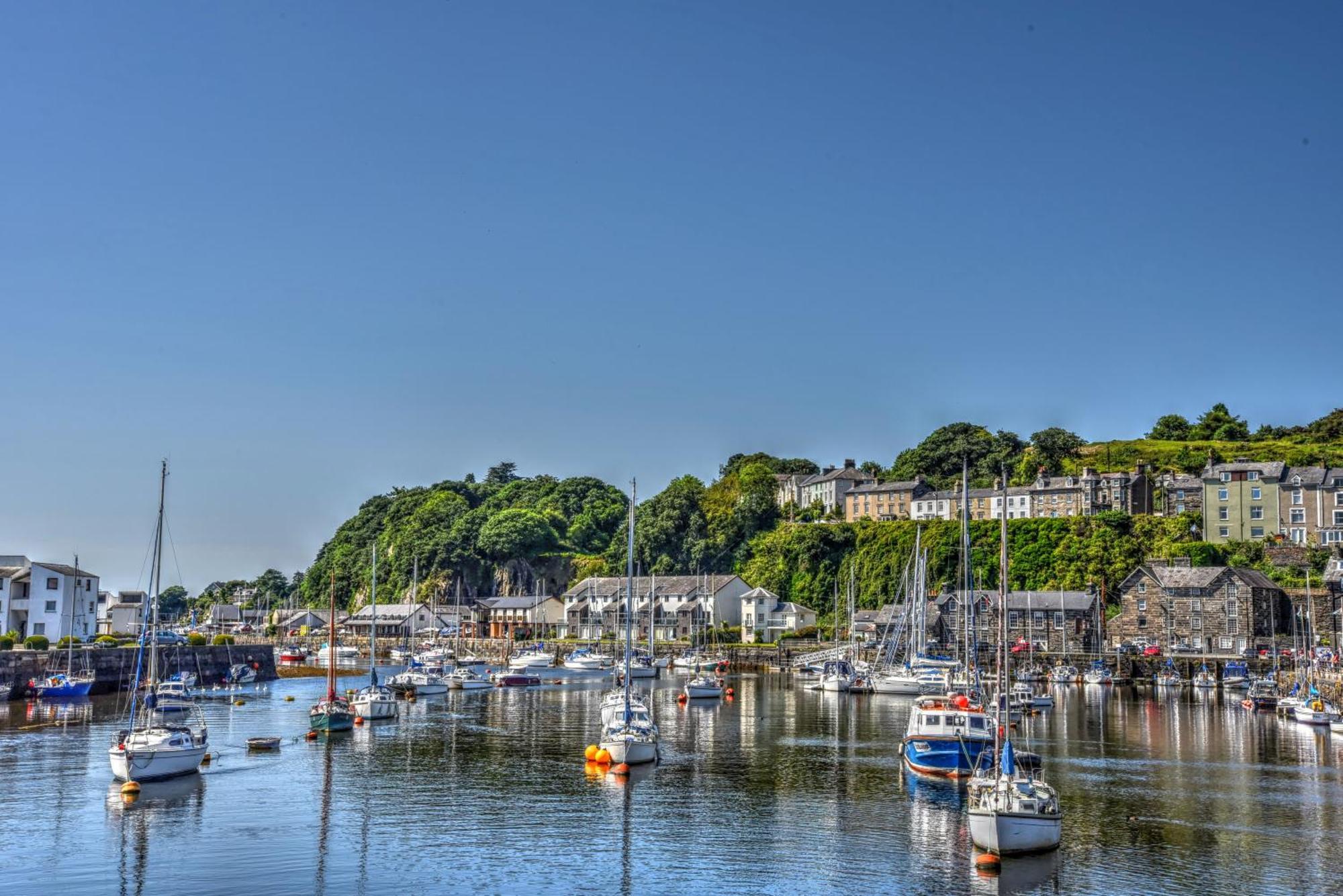 Porthmadog, Sleeps 11, 5 Bedrooms, 5 Bathrooms, Mountain Views 외부 사진