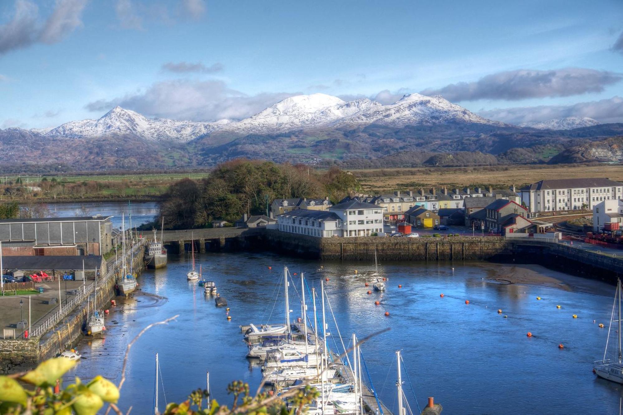 Porthmadog, Sleeps 11, 5 Bedrooms, 5 Bathrooms, Mountain Views 외부 사진