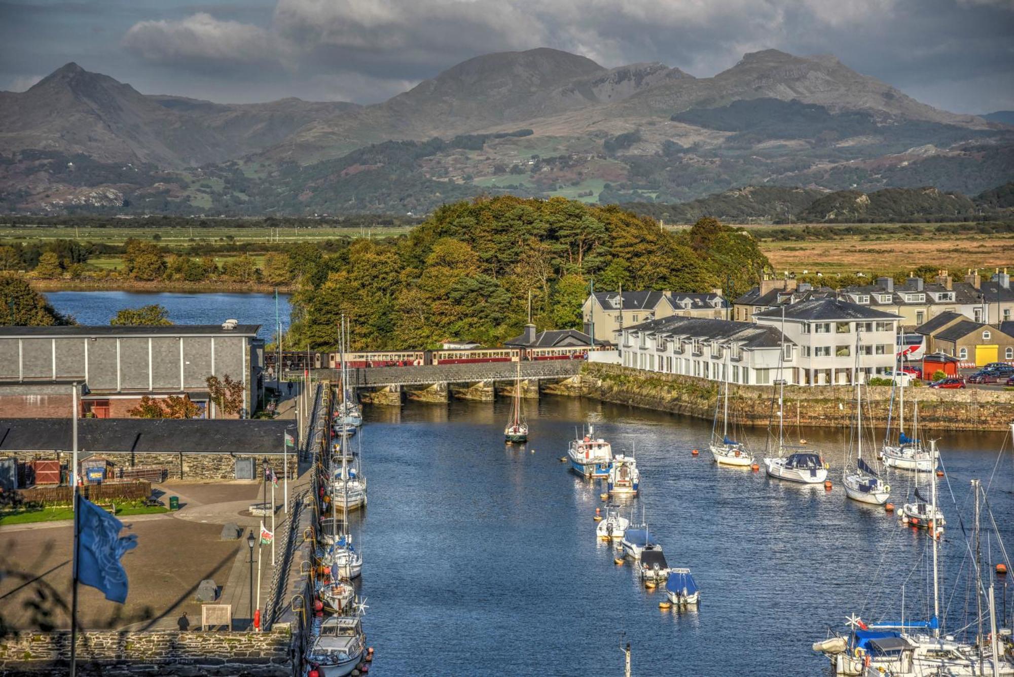 Porthmadog, Sleeps 11, 5 Bedrooms, 5 Bathrooms, Mountain Views 외부 사진